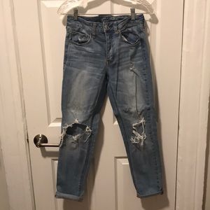 American Eagle Light Wash Tomgirl Jeans